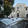 La nuova pavimentazione che sta prendendo forma davanti al sagrato della chiesa di San Francesco a Muggia Foto Andrea Lasorte