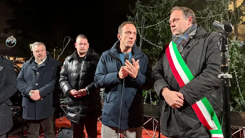 Il governatore Massimiliano Fedriga al microfono lunedì a Cormons