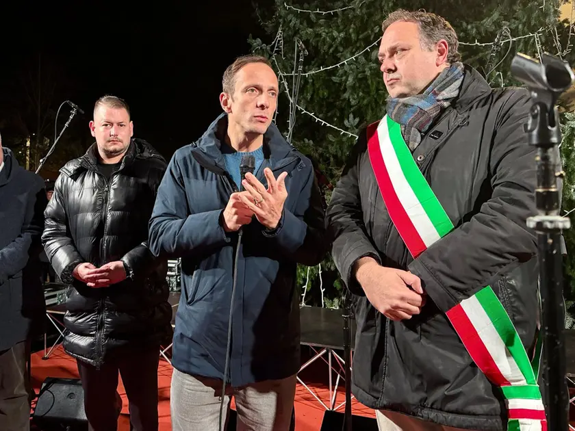 Il governatore Massimiliano Fedriga al microfono lunedì a Cormons