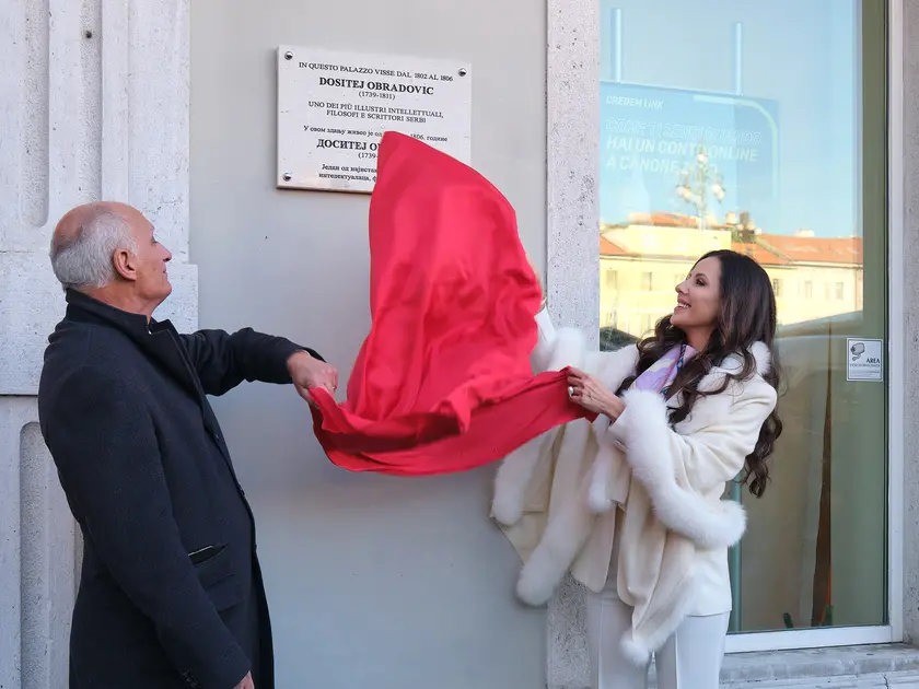 Lo scoprimento della targa commemorativa per Dositej Obradović alla presenza della first lady Tamara Vucic (Silvano)
