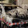 Una delle auto distrutte dal fuoco a Campanelle. Foto Silvano