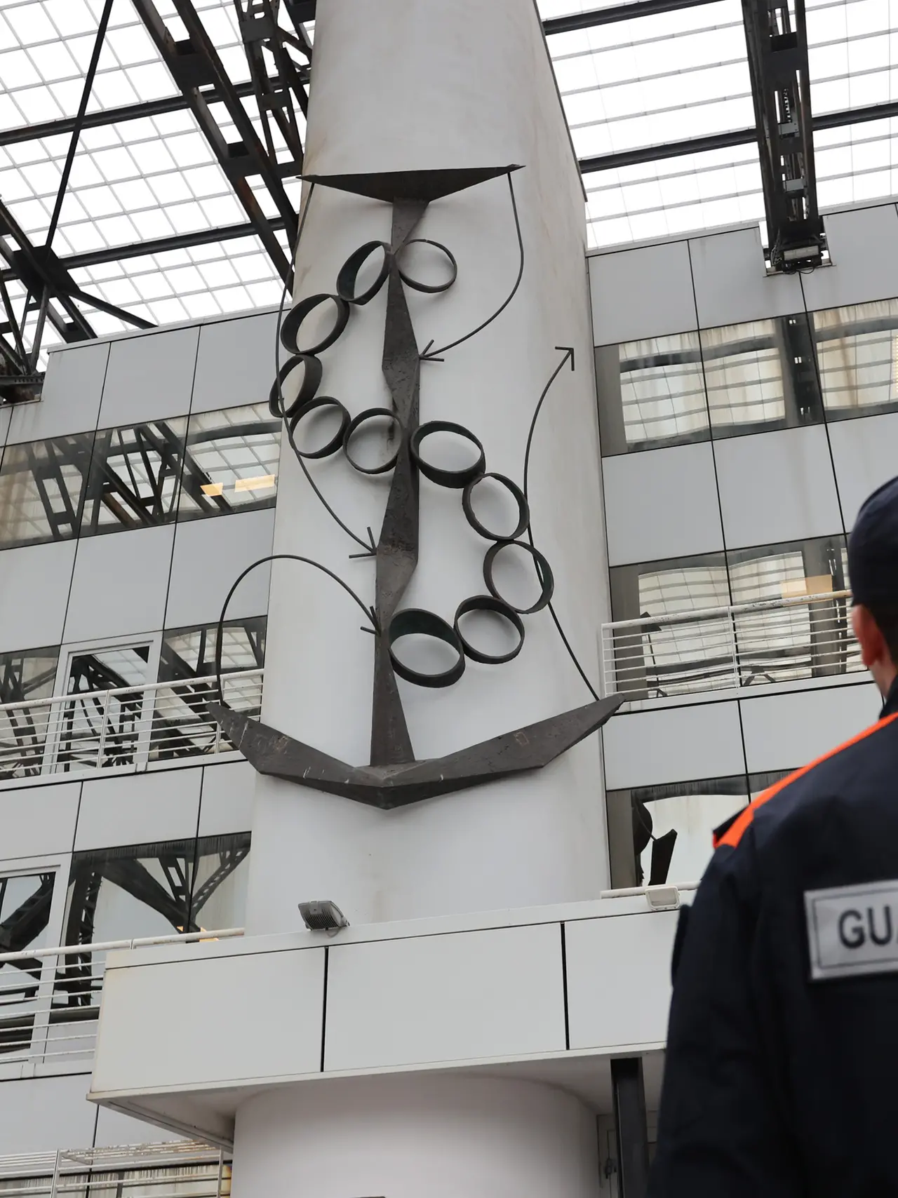 L’àncora stilizzata in Capitaneria (fotoservizio Andrea Lasorte)