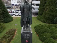 La statua di Tito decapitata in Slovenia