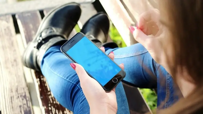 La relazione tra la quindicenne e il cinquantenne era nata da un like sui social