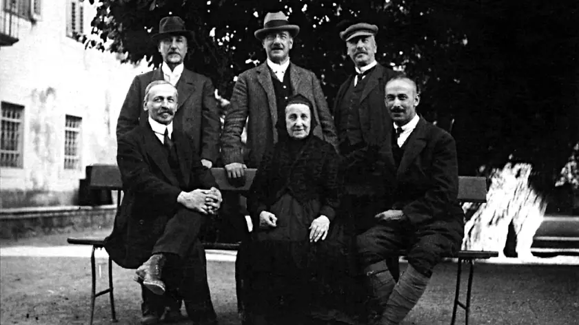 Charlotte Fabiani, la cui storia è narrata dal pronipote Renato Ferrari, nel 1920 con i figli