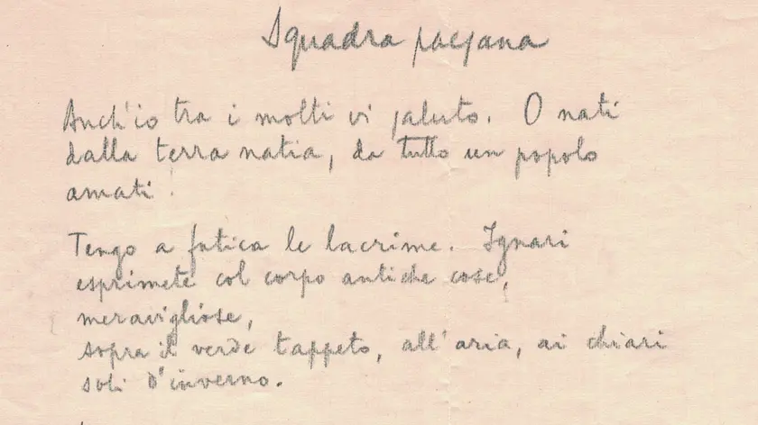La prima stesura della poesia dedicata alla Triestina,“Squadra paesana”