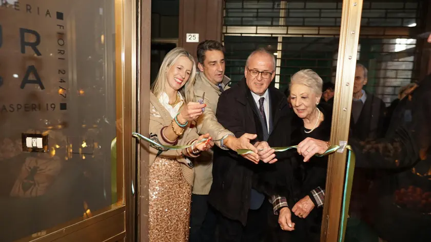 L’inaugurazione della fioreria di Urša Pelicon foto Roberto Marega