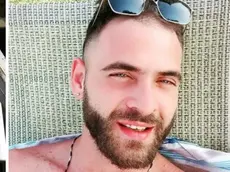 A sinistra la foto di Katia Bonaventura inquadra il recupero della moto su cui viaggiava Christian Aufiero, 31enne originario di Avellino (foto a destra)