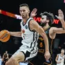 L’ala grande Jarrod Uthoff in azione contro il Galatasaray Foto Bcl