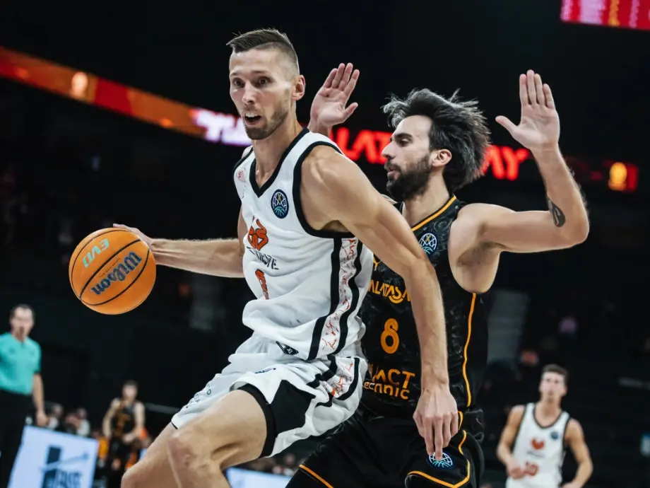 L’ala grande Jarrod Uthoff in azione contro il Galatasaray Foto Bcl
