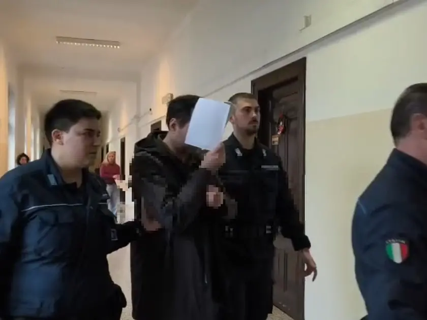 Il presunto piromane in tribunale