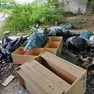 Rifiuti abbandonati in via di Peco