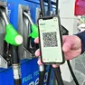 Un distributore e il Qr code per l’accesso alla benzina agevolata. Foto Petrussi
