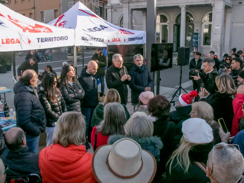 Il comizio sabato mattina a Monfalcone (foto Katia Bonaventura)
