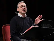Mario Del Pero, docente di Storia internazionale all’università di SciencesPo di Parigi. mentre conduce la lezione di Storia al Teatro Verdi di Trieste. Foto Silvano