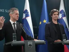 Il primo ministro sloveno Robert Golob assieme al ministro de lLavoro Luka Mesec