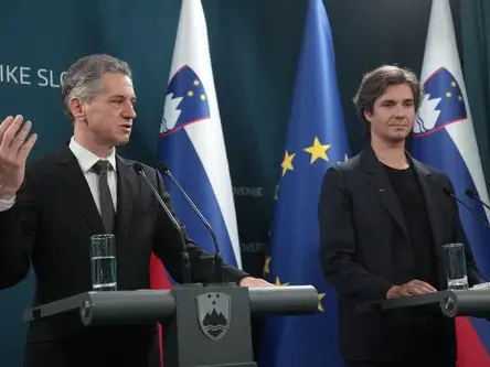 Il primo ministro sloveno Robert Golob assieme al ministro de lLavoro Luka Mesec