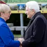 La presidente slovena Nataša Pirc Musar e il capo dello Stato Sergio Mattarella. A destra insegne bilingue in italiano e sloveno