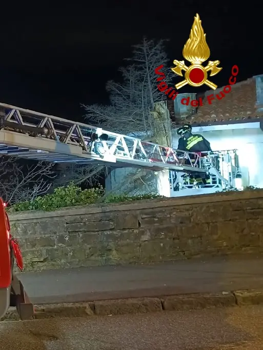 Uno degli 60 interventi portati a termine a Trieste alla vigilia di Natale dai Vigili del fuoco