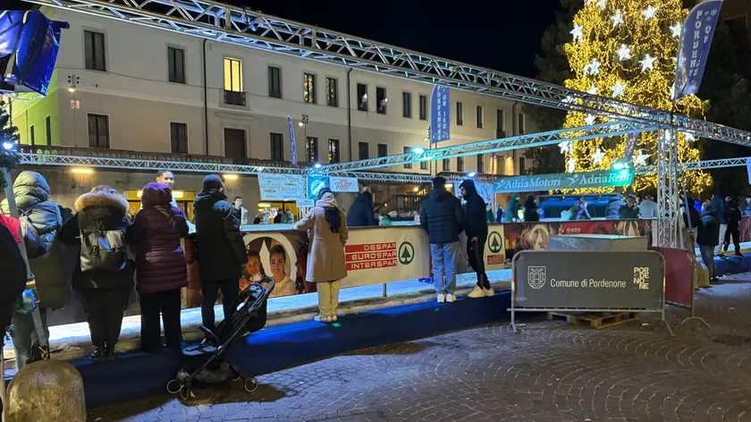 la pista di pattinaggio su ghiaccio dove si è verificato l'incidente, a Pordenone