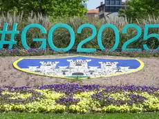 La scritta nel piazzale Divisione Mantova (foto Daniele Tibaldi)