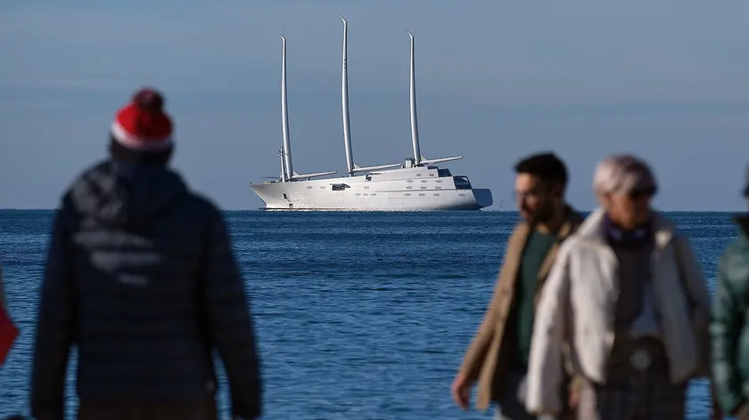 Lo Yacht-A visto dal molo Audace di Trieste (foto archivio Massimo Silvano)
