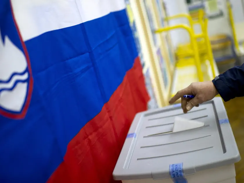 Un’urna elettorale slovena in una foto d’archivio