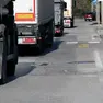 Via Timavo messa a dura prova dal passaggio dei camion (Katia Bonaventura)