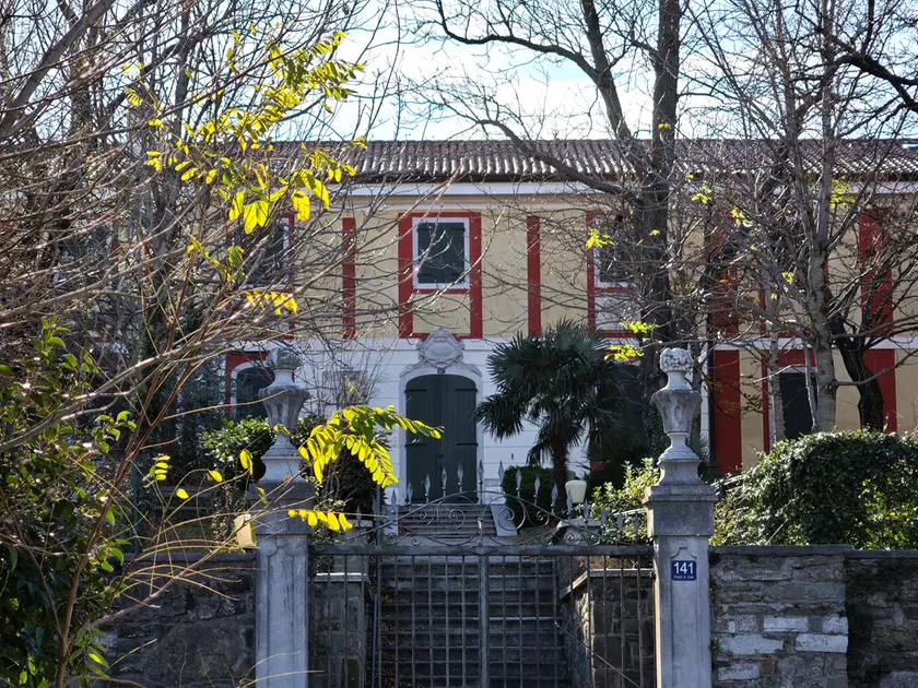 Il cancello d’ingresso di Villa Brigido (Lasorte)