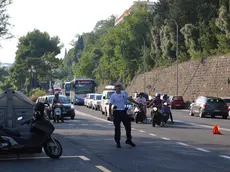 Vigili al lavoro dopo un incidente in viale MIramare in una foto di archivio