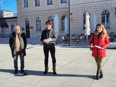 La conferenza stampa in piazza della Transalpina