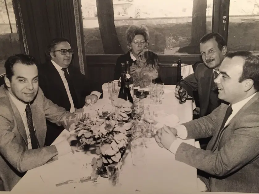 Nella foto dell’archivio Ernè: Fulvio Fumis (il primo a sinistra) con Wily Ragusin, Miranda Rotteri, Lino Carpinteri e Mario Nordio