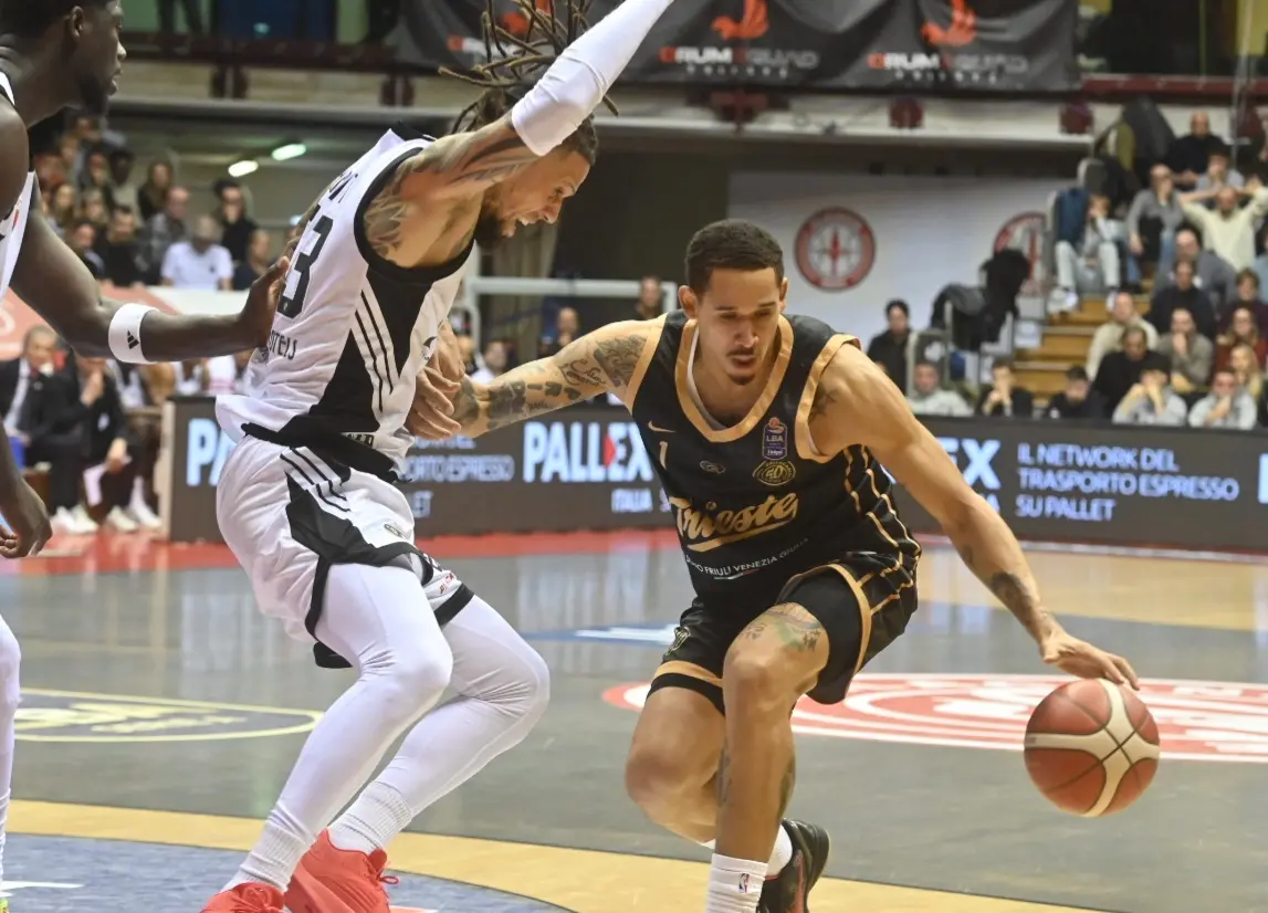 Al PalaRubini Trieste - Virtus Bologna. Fotoservizio Bruni