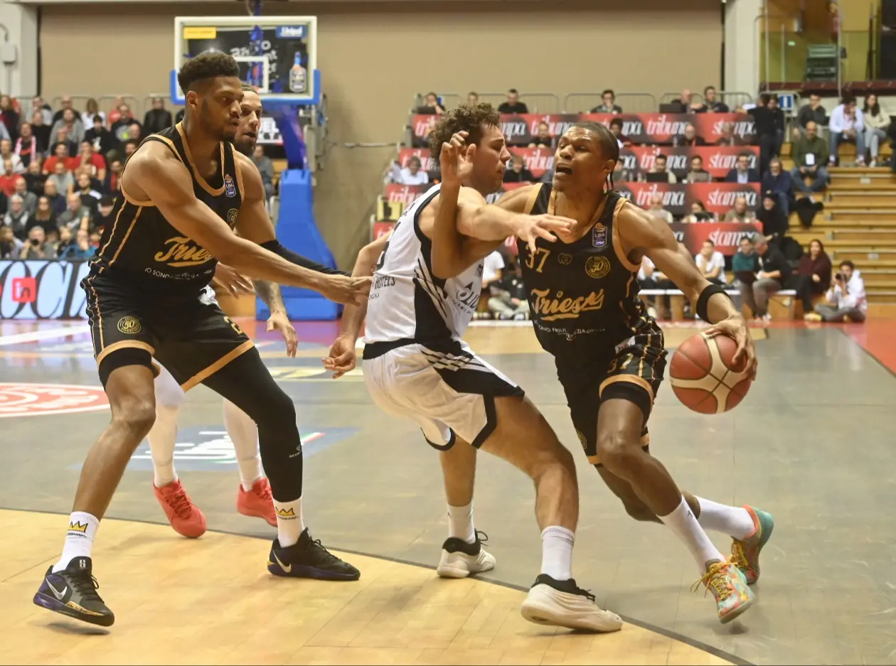 Al PalaRubini Trieste - Virtus Bologna. Fotoservizio Bruni