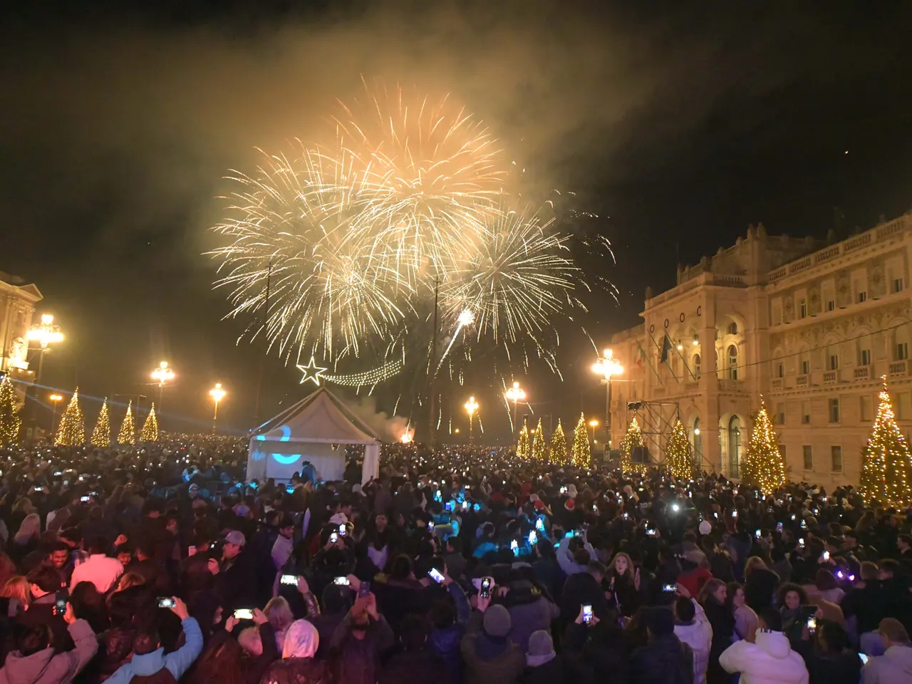 La festa di Capodanno in piazza nel 2025... ora si attende quella del 2026