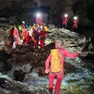 Le operazioni di soccorso nella grotta (immagine del Soccorso Speleologico sloveno "Jamarska Reševalna Služba")