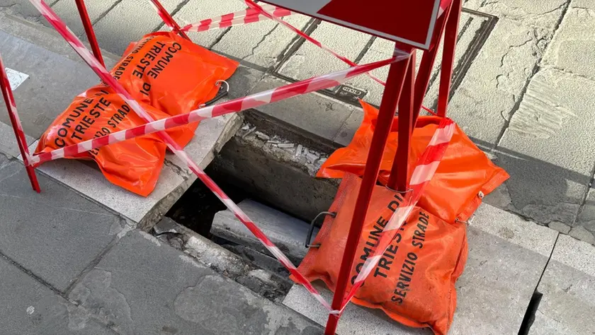 Il buco in via Lazzaro