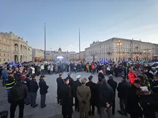 Gli auguri di buon anno in piazza Unità (Lasorte)