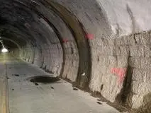 Galleria Bombi quando era preda di infiltrazioni (Archivio Bumbaca)