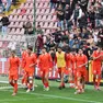 I giocatori della Triestina sotto la Curva Furlan (foto Lasorte)