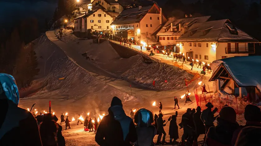 La tradizionale fiaccolata sul monte Lussari (foto Petrussi)