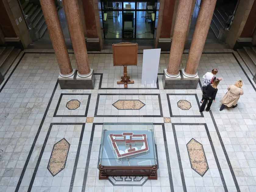 L’atrio del palazzo di Foro Ulpiano sede del Tribunale di Trieste dove si è svolto il processo (Foto Massimo Silvano)