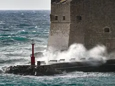 Le onde a Ragusa, in Croazia (foto Slobodna Dalmacija)