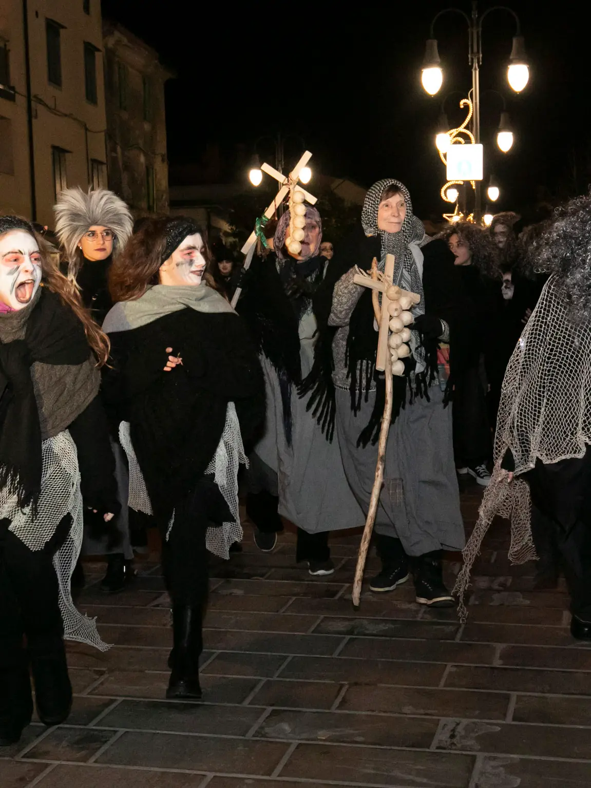 Una passata rievocazione delle Varvuole a Grado, con il loro inquietante arrivo