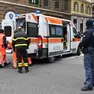 Sanitari del 118 e pompieri impegnati in un soccorso foto Bruni