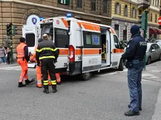 Sanitari del 118 e pompieri impegnati in un soccorso foto Bruni