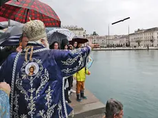 Il tradizionale lancio della croce