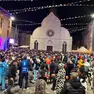 Piazza Marconi gremita di gente per il Carnevale di Muggia