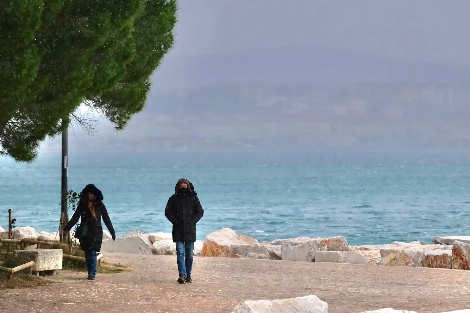 Epifania a Barcola tra bora e nevischio (Silvano)