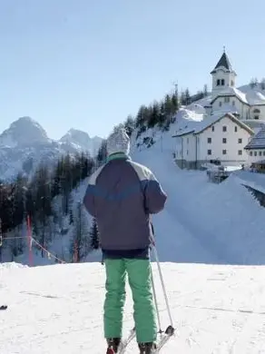 Sciatori sul monte Lussari in una foto d'archivio
